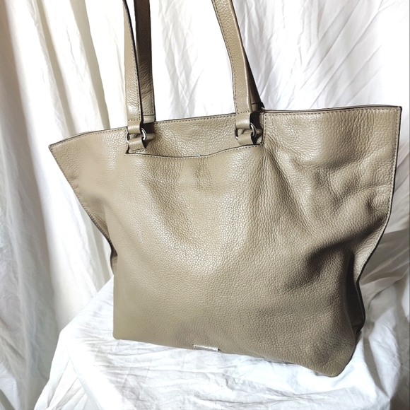Rebecca Minkoff Handbags - Rebecca Mincoff Tote Bag EUC ❤️
